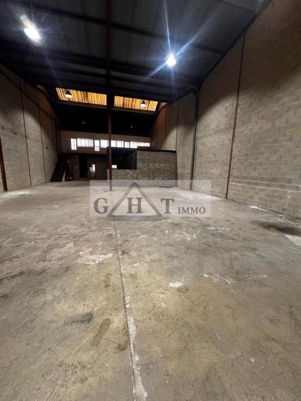Entrepôt - 404 m²