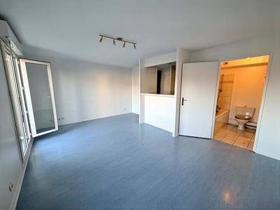 Studio - 30 m² - 1 pièce