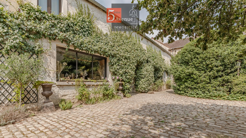 Maison - 550 m² - 15 pièces