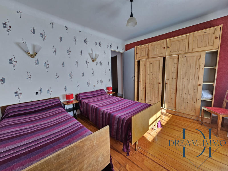 Maison - 240 m² - 10 pièces