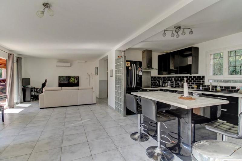 Maison - 99 m² - 5 pièces