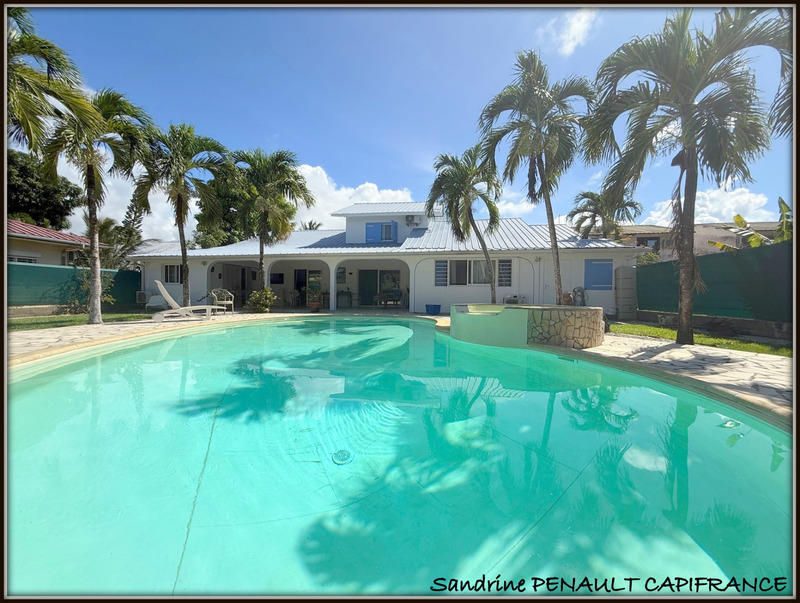 Villa - 221 m² - 7 pièces