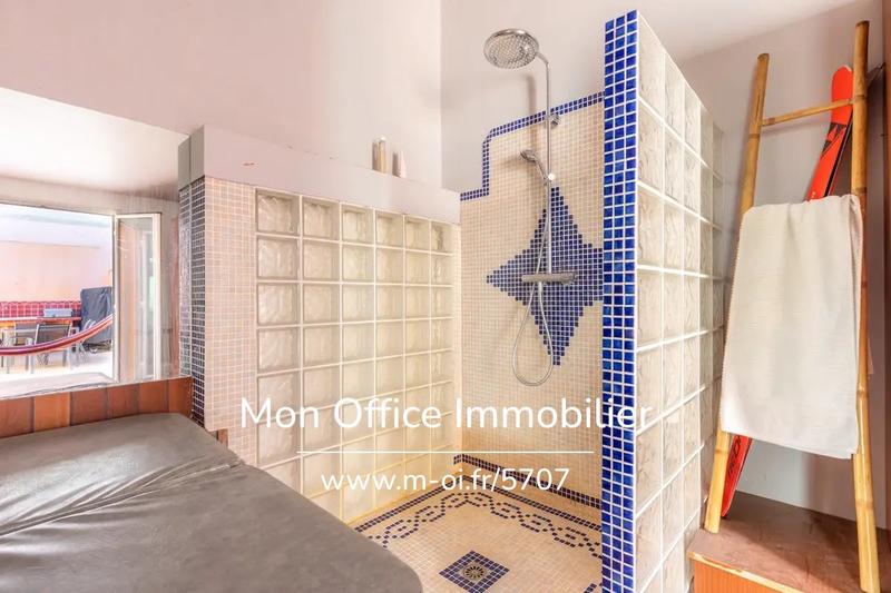 Maison - 225 m² - 8 pièces