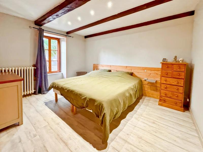 Maison - 240 m² - 5 pièces