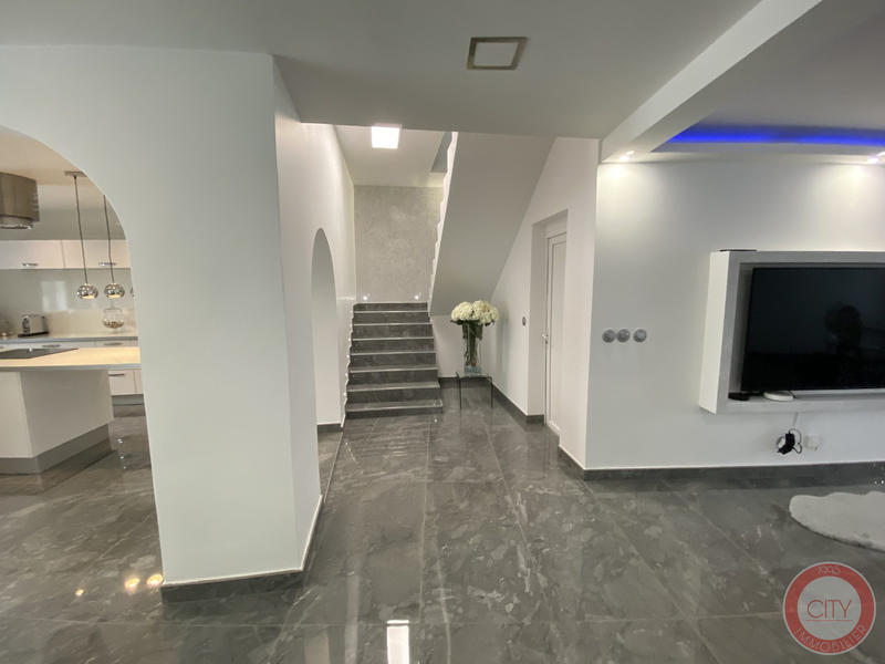 Maison - 160 m² - 5 pièces