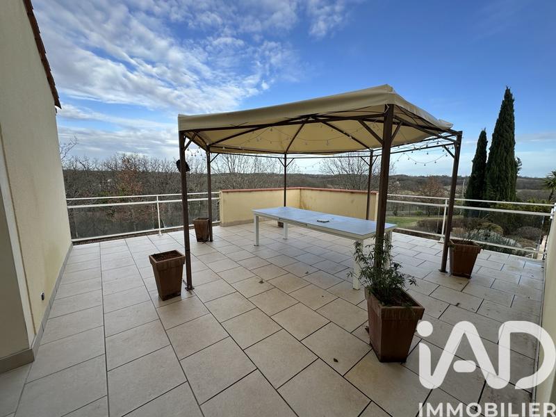 Maison - 244 m² - 8 pièces
