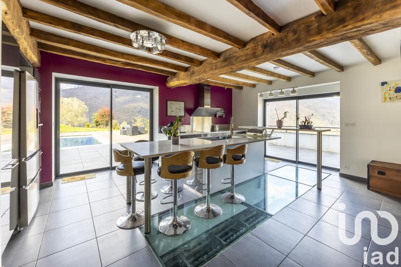 Maison - 240 m² - 5 pièces