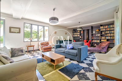 Maison - 278 m² - 8 pièces