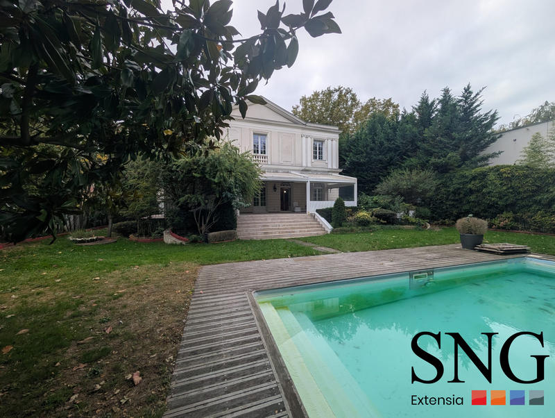 Maison - 275 m² - 6 pièces