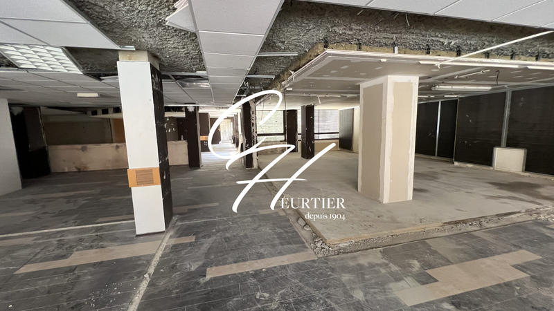 Local commercial - 317 m²