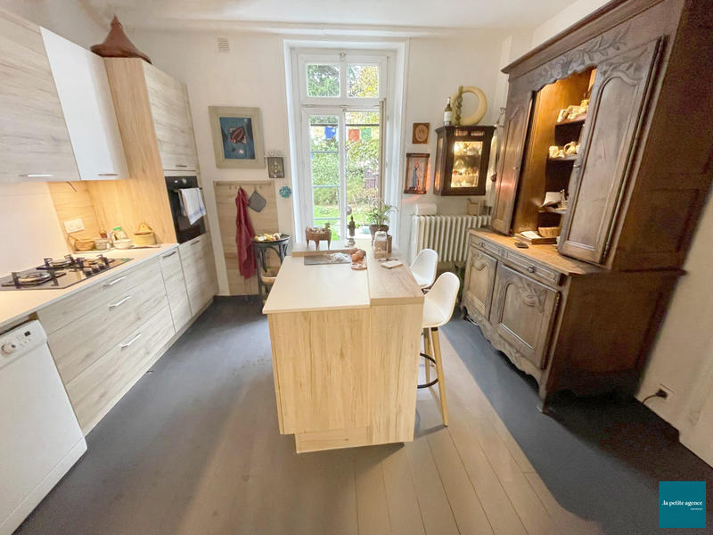 Maison - 224 m² - 8 pièces