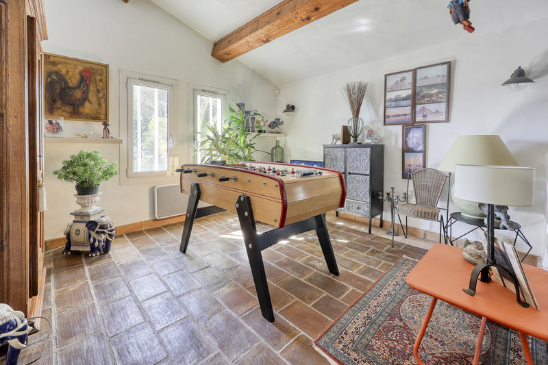 Propriété - 240 m² - 7 pièces