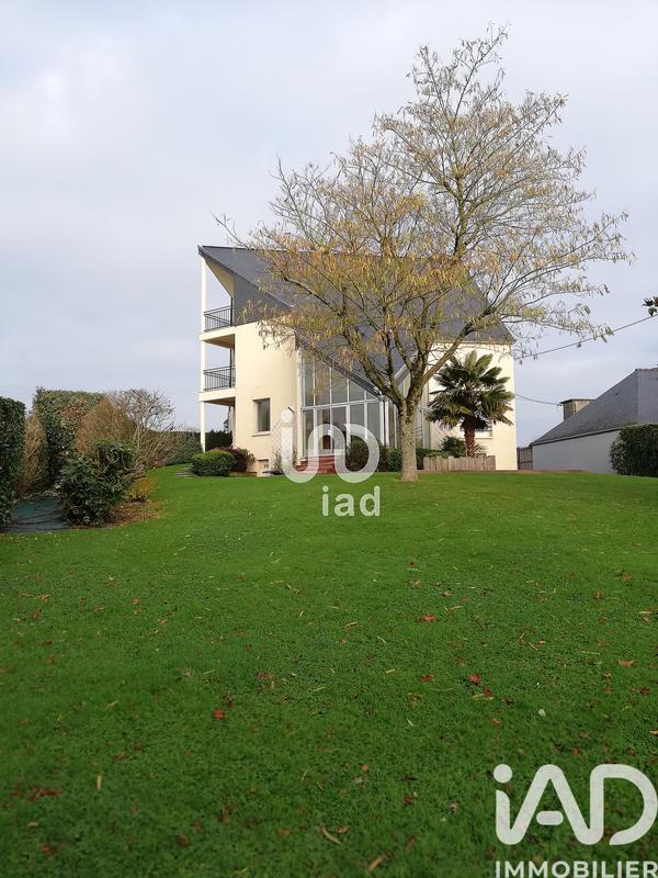 Maison - 225 m² - 8 pièces