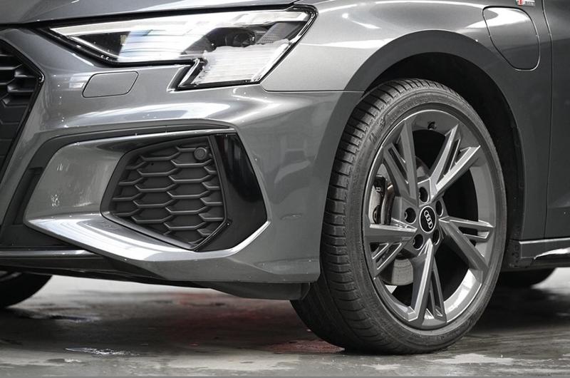 Audi A3 sportback 40 TFSIe 204 s-Line Hybride Rechargeable / Toit Ouvrant Matrix Led Sieges Alcantara B&amp;O