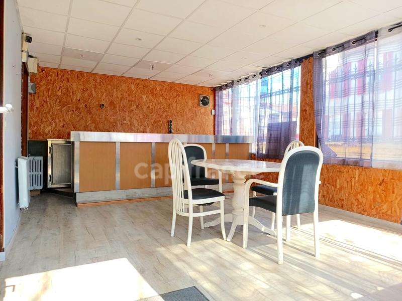 Maison - 370 m² - 13 pièces