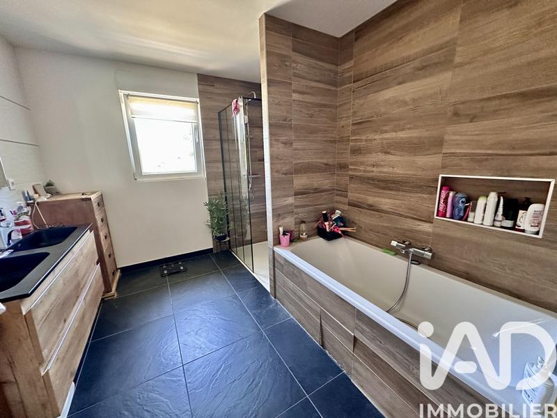 Maison - 200 m² - 8 pièces