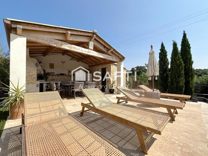 Maison - 212 m² - 8 pièces