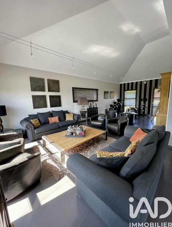 Maison - 285 m² - 9 pièces