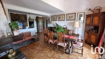 Maison - 275 m² - 10 pièces