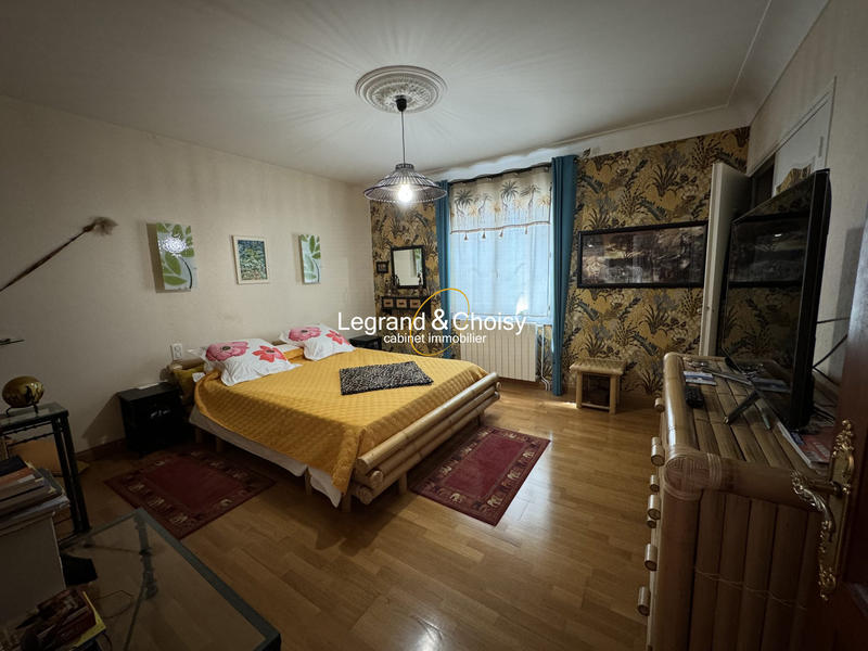 Maison - 340 m² - 8 pièces