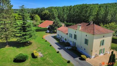 Maison - 263 m² - 12 pièces