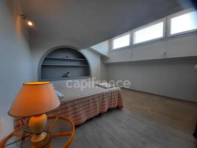 Maison - 198 m² - 8 pièces