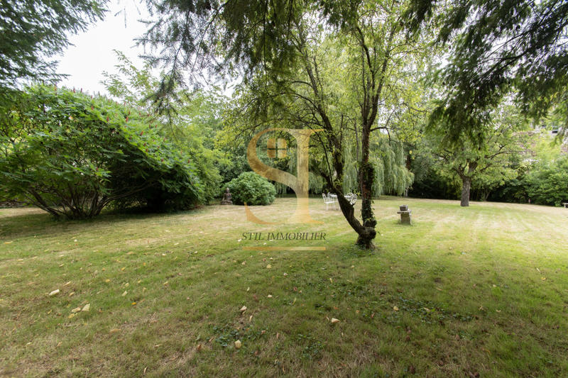 Maison - 250 m² - 7 pièces