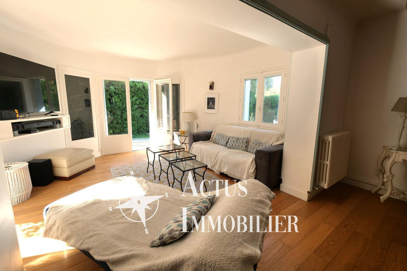 Maison - 214 m² - 6 pièces