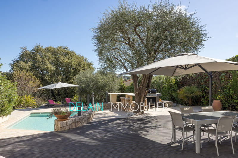 Maison - 220 m² - 5 pièces