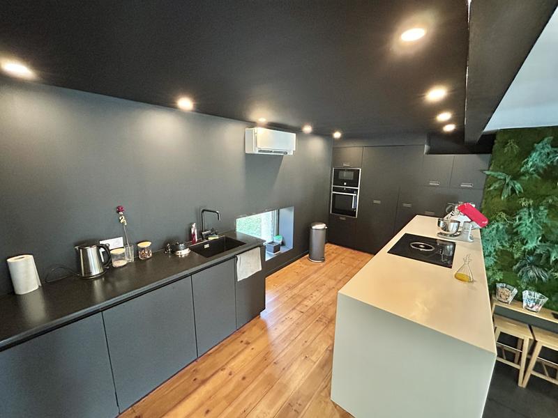 Maison - 239 m² - 5 pièces