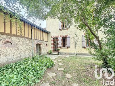 Maison - 218 m² - 8 pièces