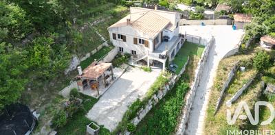 Maison - 190 m² - 7 pièces