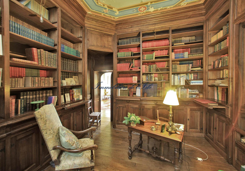 Maison - 792 m² - 14 pièces