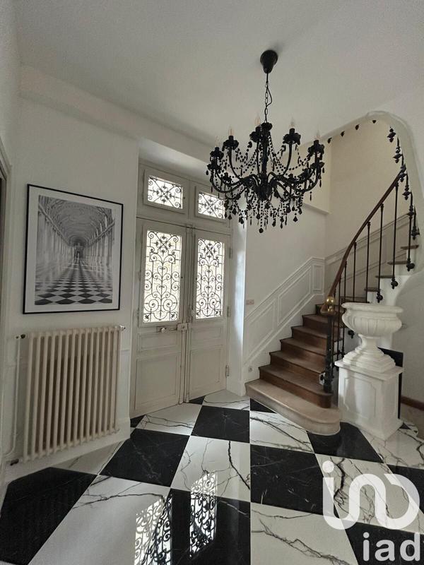 Maison - 238 m² - 9 pièces