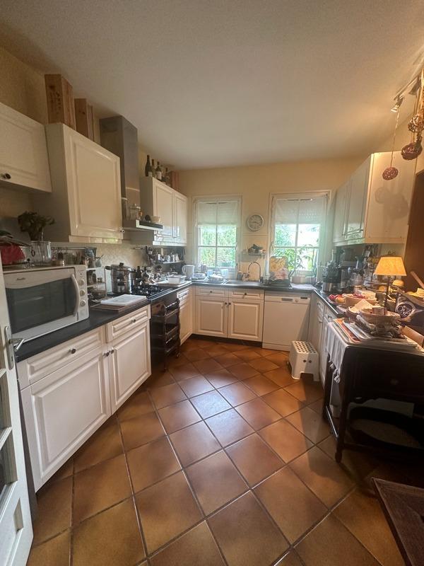 Maison - 215 m² - 10 pièces