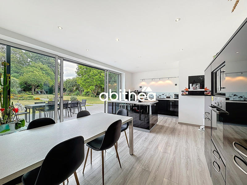 Maison - 331 m² - 10 pièces