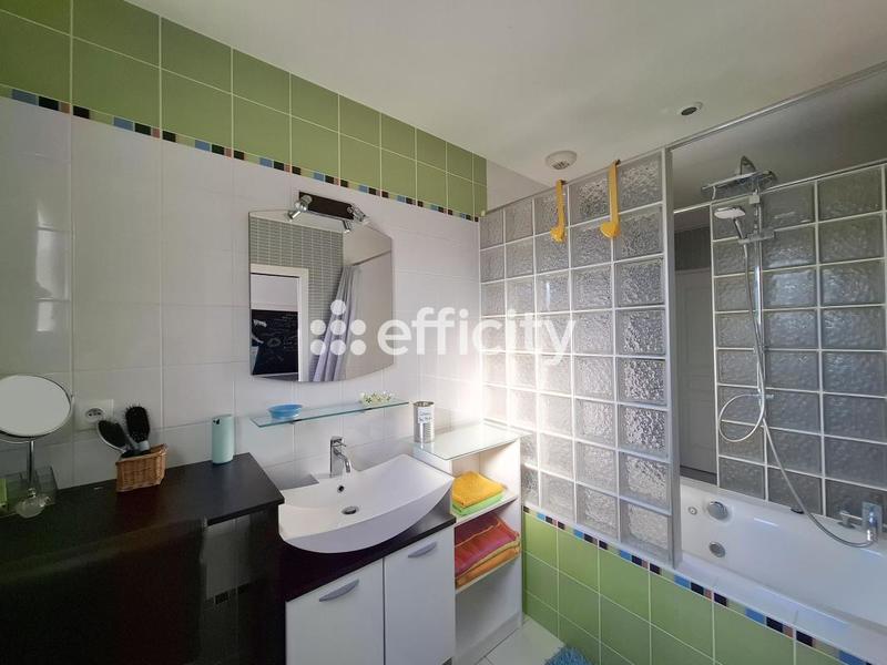 Maison - 185 m² - 10 pièces