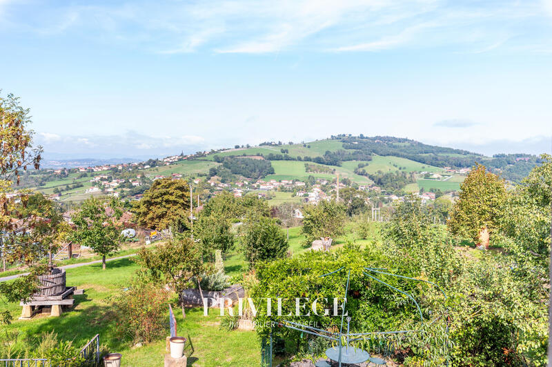 Propriété - 304 m² - 6 pièces