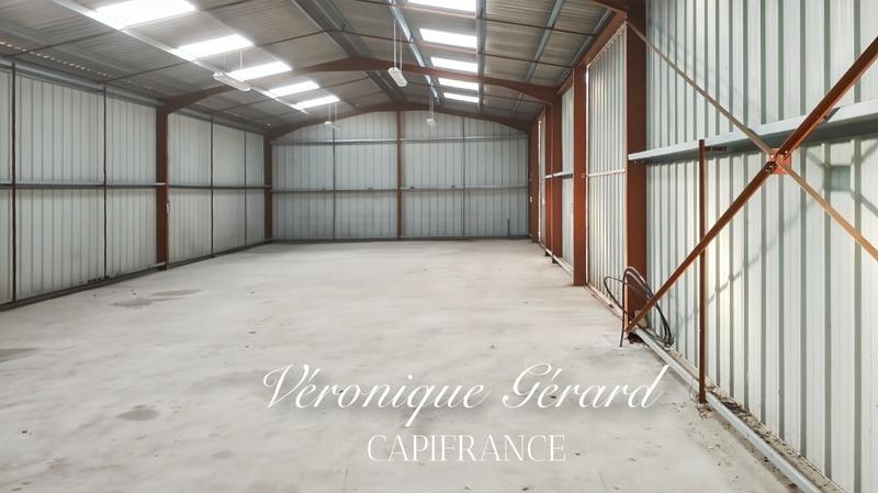 Hangar - 200 m² - 2 pièces