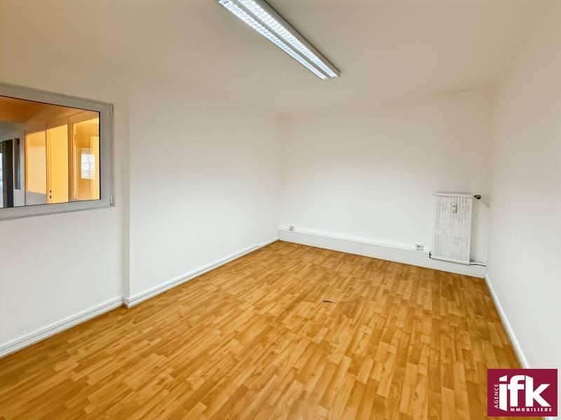 Local commercial - 90 m² - 4 pièces