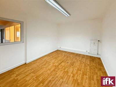 Local commercial - 90 m² - 4 pièces