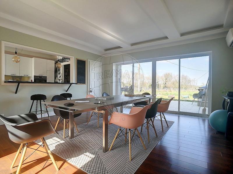 Maison - 232 m² - 6 pièces