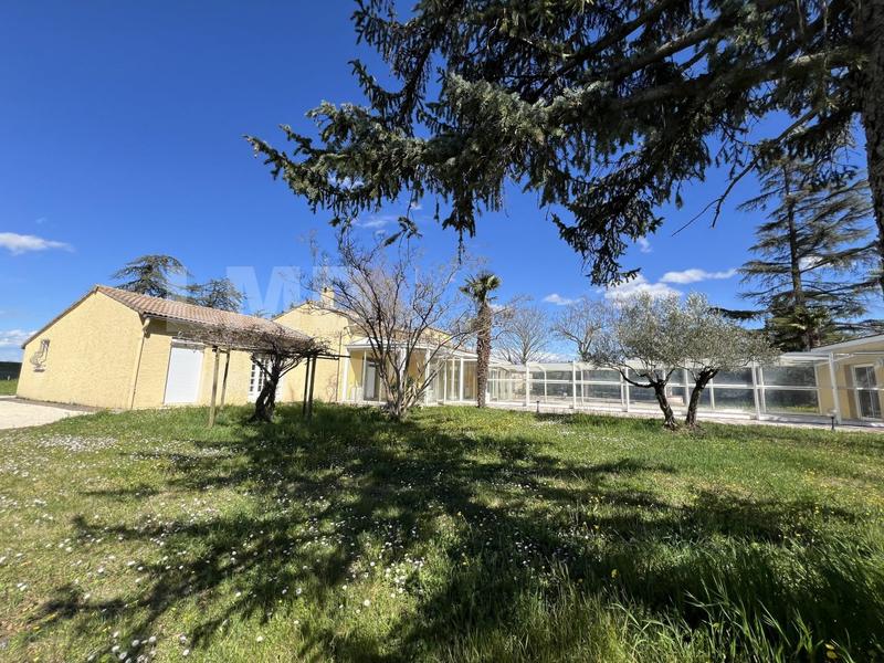 Maison - 230 m² - 13 pièces