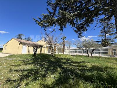 Maison - 230 m² - 13 pièces