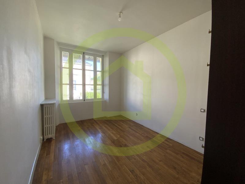 Maison - 275 m² - 11 pièces