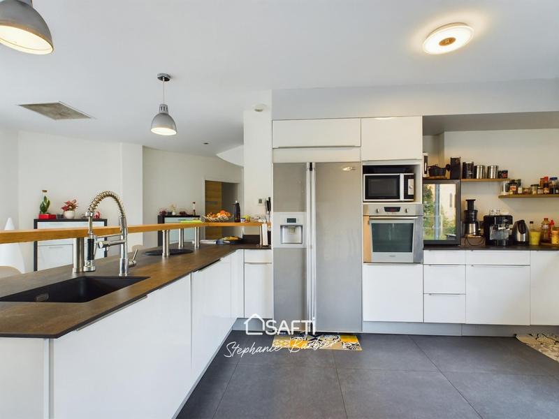 Maison - 187 m² - 6 pièces