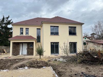 Maison - 140 m² - 5 pièces