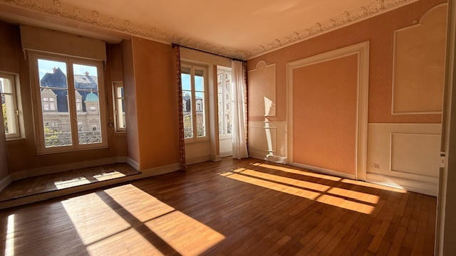 Appartement - 182 m² - 6 pièces