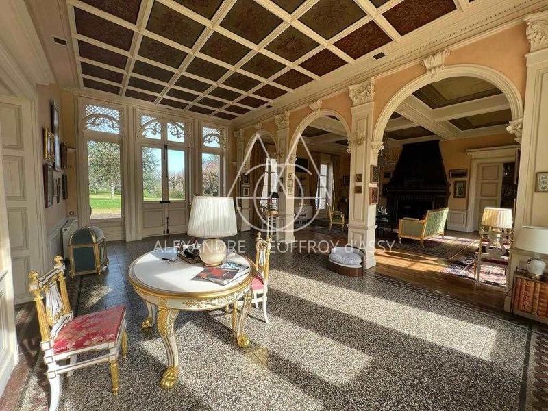 Château - 1 500 m² - 22 pièces