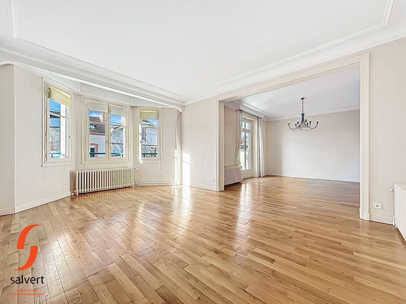 Maison - 220 m² - 10 pièces